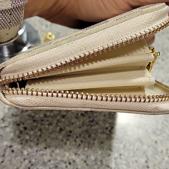Louis Vuitton Cream and Gray Checkered Zip Wallet - Picture 8 of 8